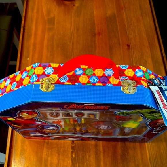 Marvel Avengers Art Case - Blue, Red, and Black - Picture 3 of 7